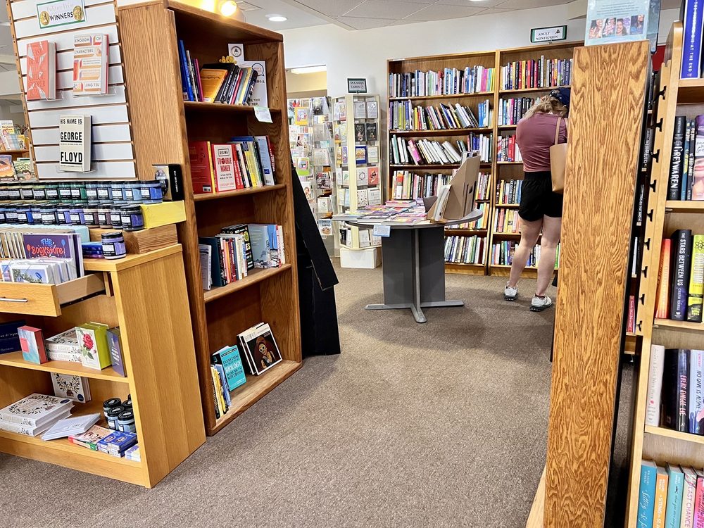 HOORAY FOR BOOKS! Updated October 2024 17 Photos & 42 Reviews 1555 King St, Alexandria