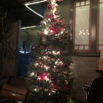 The Raymond 1886 - Christmas tree in patio area - New American Near Me - Pasadena, California