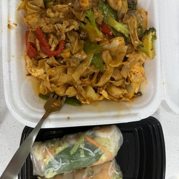 Lemongrass Grill - Drunken Noodles Summer Roll - Thai Near Me - Munroe Falls, Ohio