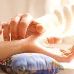 Body Wisdom Acupuncture - Taking the Pulse