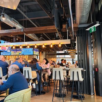 Kellys Landing - Sports Bars Near Me - Toronto, Ontario