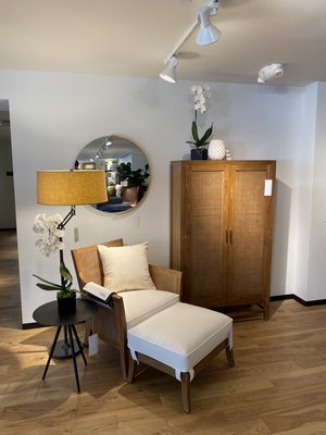 Crate & Barrel by null