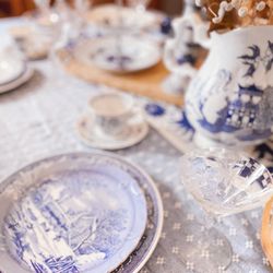 Covington Manor  - Delftware dining setting