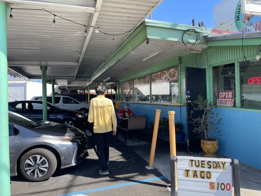 United Mariscos Y Birrieria by null