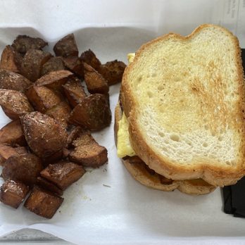 Ida’s Sandwich Shop - Breakfast Sandwich and Crispy Potatoes - Sandwiches Near Me - Pittsburgh, Pennsylvania