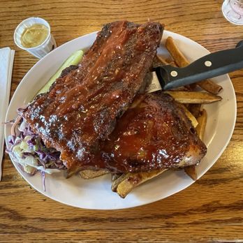 Ashburnham Ale House - Bbq chicken and ribs - Cafes Near Me - Peterborough, Ontario