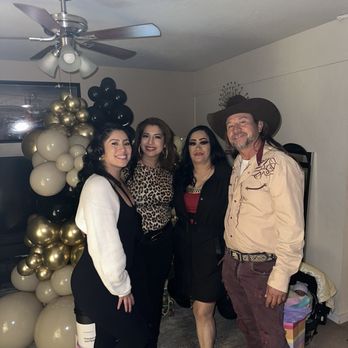 Sophie’s Balloon Designs - Family group photo - Balloon Services Near Me Sophie’s Balloon Designs - Family group photo - Balloon Services Near Me
