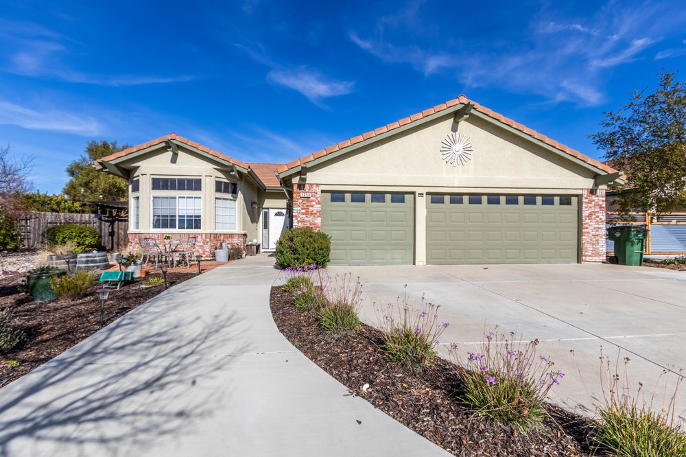 KAYE DEE RICKERD RE/MAX PARKSIDE REAL ESTATE Contact Agent 19