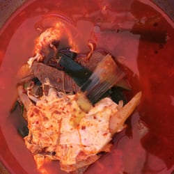 Kumsujung - Rindfleischsuppe, scharf mit Reis extra