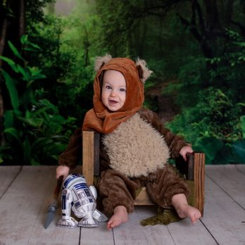 Tiny Toes and Paws Photography - Star Wars - Ewok baby - Session Photography Near Me Tiny Toes and Paws Photography - Star Wars - Ewok baby - Session Photography Near Me