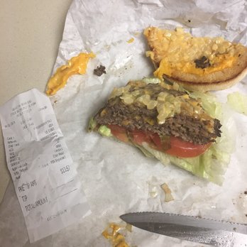 Giant Hamburgers - Got a bacon cheeseburger. Didn't get the bacon. Paid $12 after tip. Definitely not happy. Wouldn't recommend. - Burgers Near Me - Mesa, Arizona Giant Hamburgers - Got a bacon cheeseburger. Didn't get the bacon. Paid $12 after tip. Definitely not happy. Wouldn't recommend. - Burgers Near Me - Mesa, Arizona