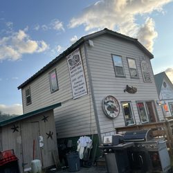 Lazy Otter Charters - Outside view