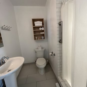 Hotel Beverly Terrace - Bathroom - Hotels Near Me - Beverly Hills, California Hotel Beverly Terrace - Bathroom - Hotels Near Me - Beverly Hills, California