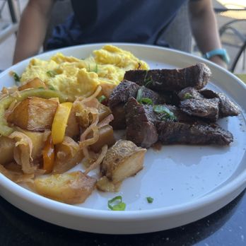 Flat Top Bar and Grill - Steak & Eggs - Pubs Near Me - Riverside, California