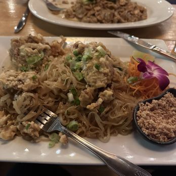 Mom's Siam - Soft shell crab pad thai - Thai Near Me - Richmond, Virginia Mom's Siam - Soft shell crab pad thai - Thai Near Me - Richmond, Virginia