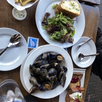 Le Garage - P.E.I Mussels Marinire  Rustic Bastard Croque Monsieur French toast - French Near Me - Sausalito, California