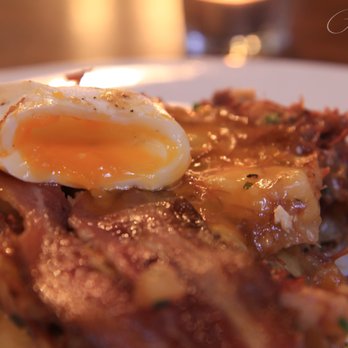 Mr Thomas's Chop House - Mr. Thomas's famous corned beef hash - "10 days in the making - served with sauteed potatoes & creamed onions, soft poached egg&crispy bacon - British Near Me - Manchester, XGM Mr Thomas's Chop House - Mr. Thomas's famous corned beef hash - "10 days in the making - served with sauteed potatoes & creamed onions, soft poached egg&crispy bacon - British Near Me - Manchester, XGM