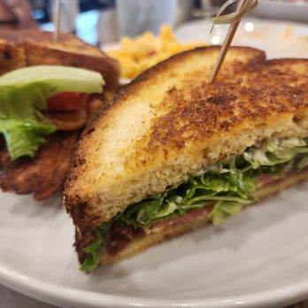 Farm And Oak - Slab Bacon BLT (added pimento cheese)(toasted cornbread loaf, lettuce, heirloom tomatoes, spicy honey, herb aioli) - Southern Near Me - Henrico, Virginia