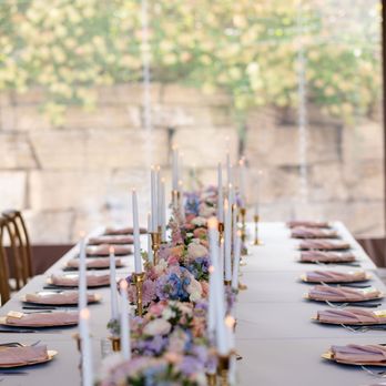 Sunflower Hill Farm - Wedding table - Venues & Event Spaces Near Me - Augusta, Missouri Sunflower Hill Farm - Wedding table - Venues & Event Spaces Near Me - Augusta, Missouri