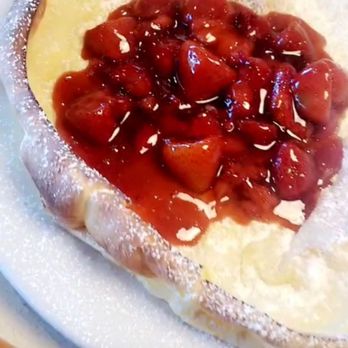 Egg N' Joe - German Pancake with strawberries - Breakfast & Brunch Near Me - Scottsdale, Arizona
