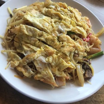 Momo Mee - Singapore Noodles - Pan Asian Near Me - Milwaukee, Wisconsin
