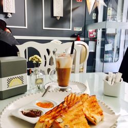 Amarelo Torrada - Hazelnut toast