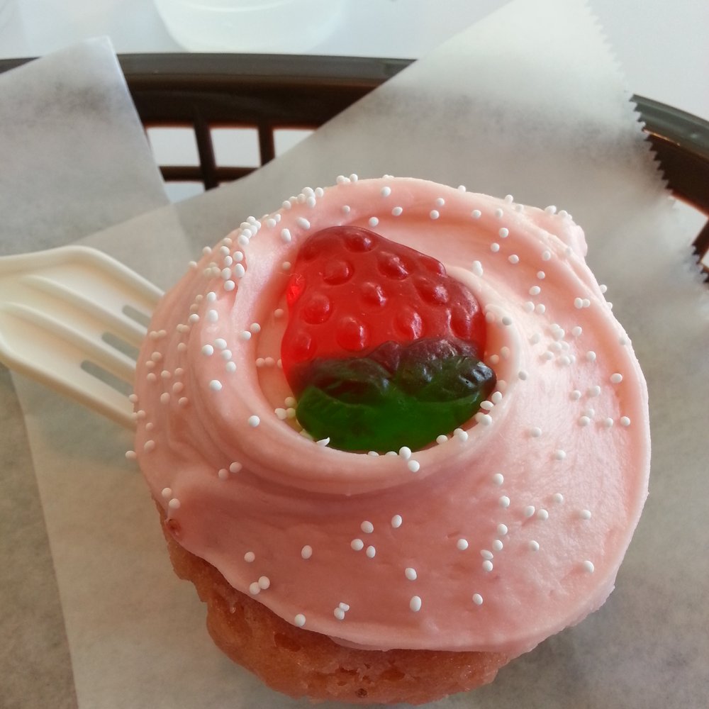 Frosted Cupcakery - Strawberry creamcheese - Bakeries Near Me - Long Beach, California Frosted Cupcakery - Strawberry creamcheese - Bakeries Near Me - Long Beach, California