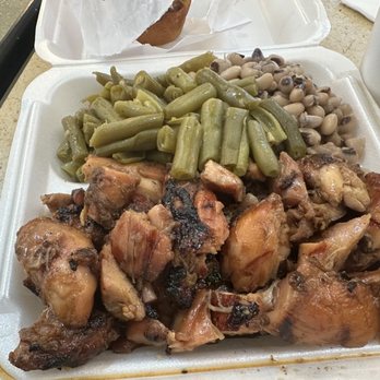 Farmers Basket - Chicken, Green Beans, and Black-Eyed Peas - Southern Near Me - Alpharetta, Georgia Farmers Basket - Chicken, Green Beans, and Black-Eyed Peas - Southern Near Me - Alpharetta, Georgia