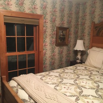 Chanticleer Guest House - Guest house suite. So nice! - Bed & Breakfast Near Me - Sturgeon Bay, Wisconsin