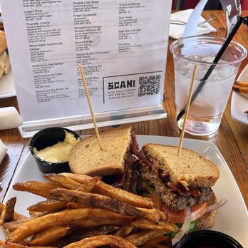 Voodoo Brewing - Gluten and dairy free 100% Angus fresh made burger and fresh cut fries - Breweries Near Me - Jacksonville, Florida