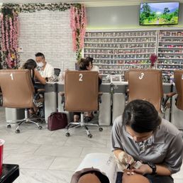 #1 the one that calls the shots #2 the one that started my pedicure and the one in-front of me is the one that finished my pedicure. #1 the one that calls the shots #2 the one that started my pedicure and the one in-front of me is the one that finished my pedicure.