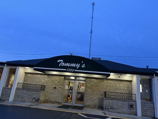 Tommy's Pizza by null