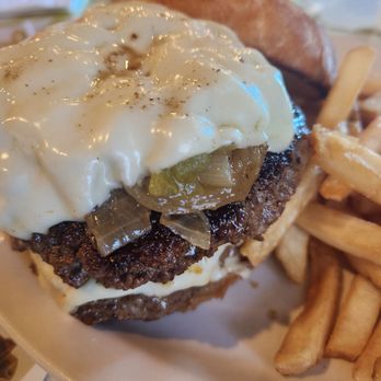 Santa Fe Bite - cheeseburger and french fries - American Near Me - Santa Fe, New Mexico