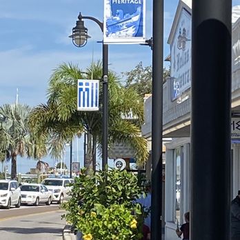Sponge Docks - Strolling the main drag - Gift Shops Near Me - Tarpon Springs, Florida