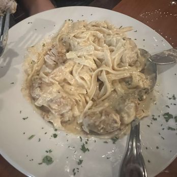 The Grapevine - Chicken fettuccine Alfredo - Italian Near Me - Richmond, Virginia