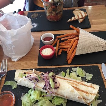 EAT - Curry turkey taco, sweet potato fries, and Brot Salat. - Barbeque Near Me - Erfurt, TH