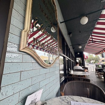 Blue Daisy Melrose - Breakfast & Brunch Near Me - Los Angeles, California Blue Daisy Melrose - Breakfast & Brunch Near Me - Los Angeles, California