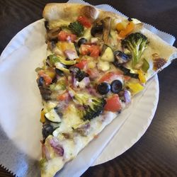 Mama Mia’s Pizzeria - VEGETARIAN/VEGETABLE PIZZA SLICE