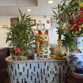 Sun Moon Garden - Decor - Chinese Near Me - Burbank, California