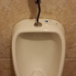 Nice clean bathrooms (CR) Nice clean bathrooms (CR)