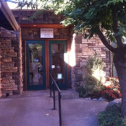 Art on Main - Lovely courtyard  entrance to Art on Main