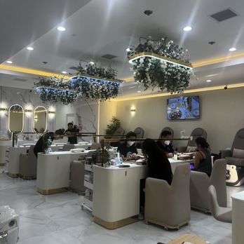 Chloe Nail Lounge - Center of salon - Nail Salons Near Me - Orange, California