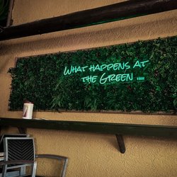 Green Iguana Bar & Grill