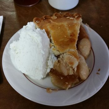 Hershey Farm Resort - Hershey Farms: Easter Dinner  (apple pie and vanilla ice cream) - Hotels Near Me - Ronks, Pennsylvania
