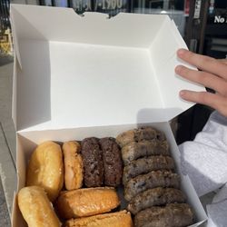 LEE Famous Donuts