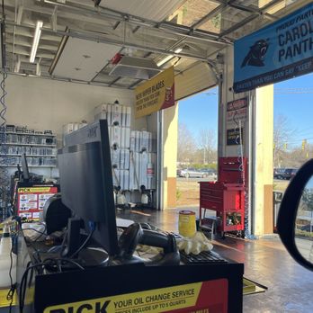 Take 5 Oil Change - Oil Change Stations Near Me - Charlotte, North Carolina Take 5 Oil Change - Oil Change Stations Near Me - Charlotte, North Carolina