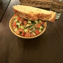 Kuli Alma - Salad with challah