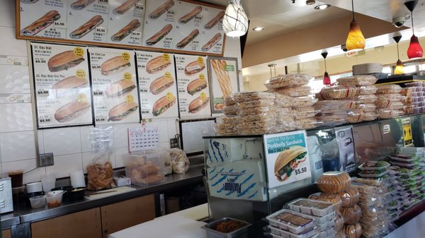 Banh Mi & Che Cali by null