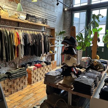 Red Canoe - Men's Clothing Near Me - Toronto, Ontario Red Canoe - Men's Clothing Near Me - Toronto, Ontario