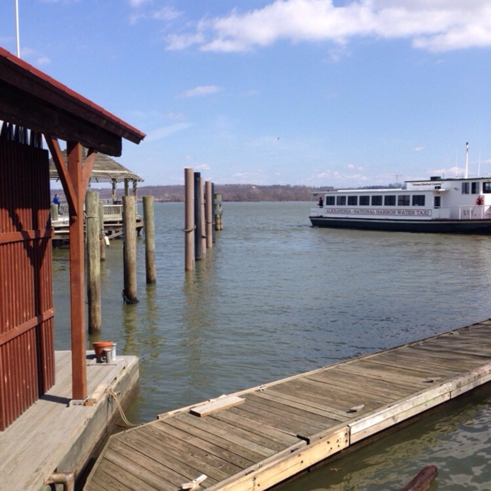Waterfront Park - Parks Near Me - Alexandria, Virginia